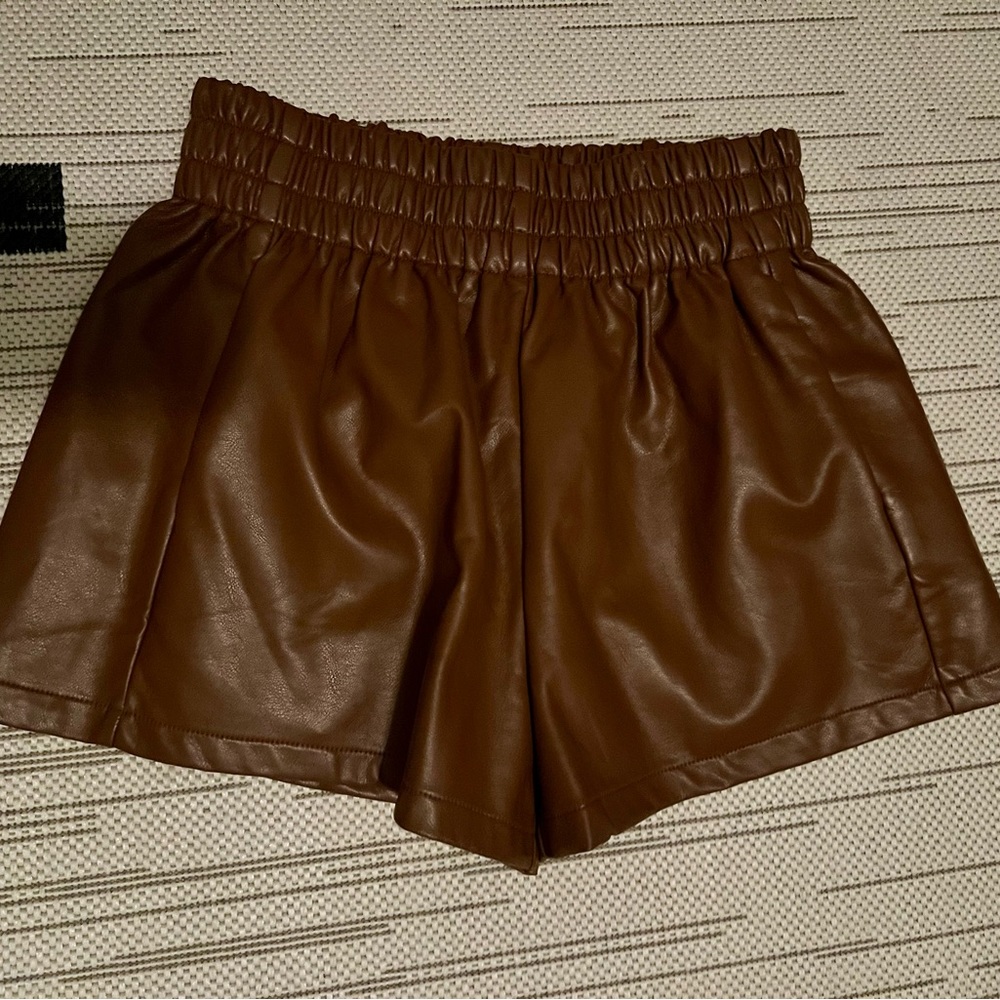 NWT ILLA ILLA Faux Leather Shorts with Pockets S